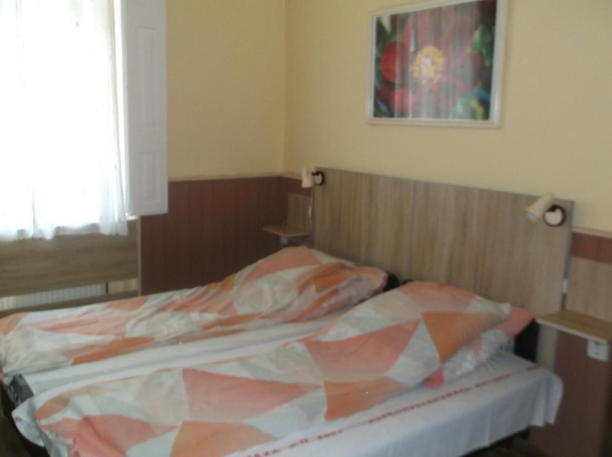 Bed and Breakfast Vali Vendeghaz Gyula Exterior foto